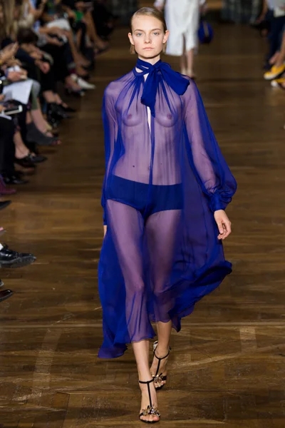 Look 27